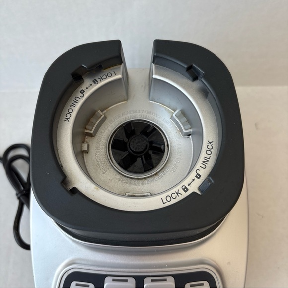 Cuisinart VELOCITY Ultra Trio 1 HP Blender Motor BFP-650 Base only Tested - Picture 4 of 10